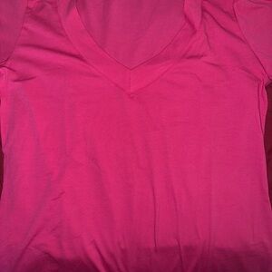 Love V Neck- 2x -Top - NWOT🌹
